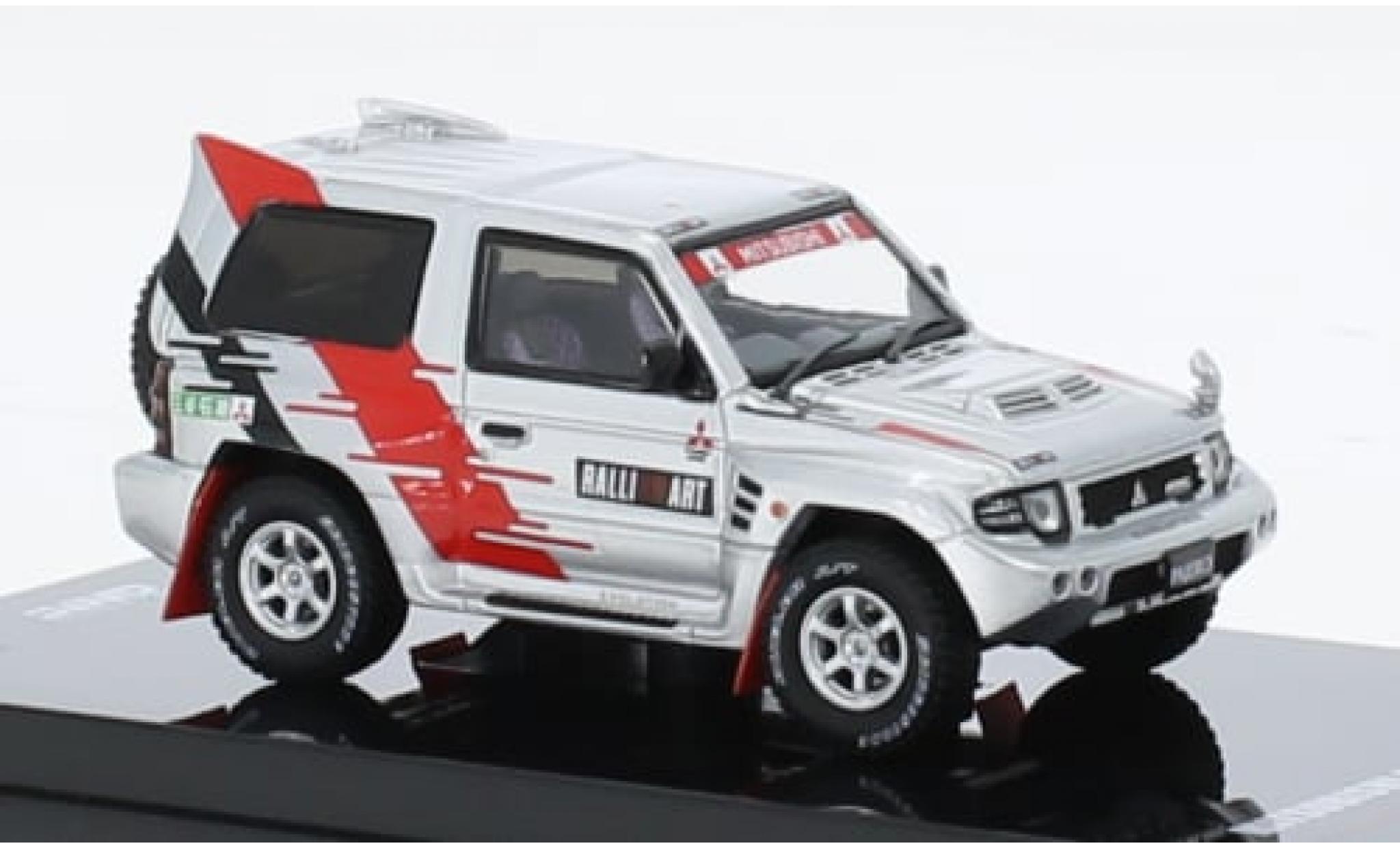 Mitsubishi Pajero 1/64 INNO64 Evolution Ralliart silber/Dekor RHD 1:64 modellino in miniatura