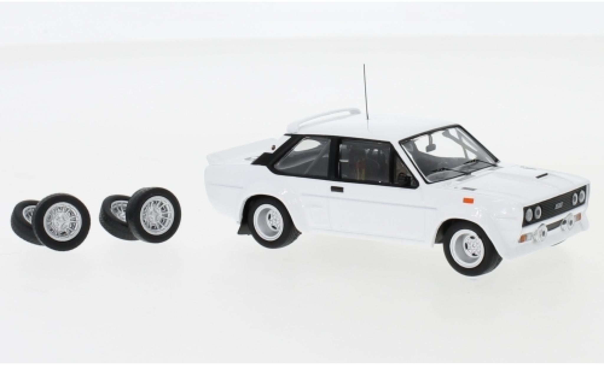 Fiat 131 1/43 IXO Abarth bianco 1978 Plain Body Version y compris les Zusatzteile modellino in miniatura