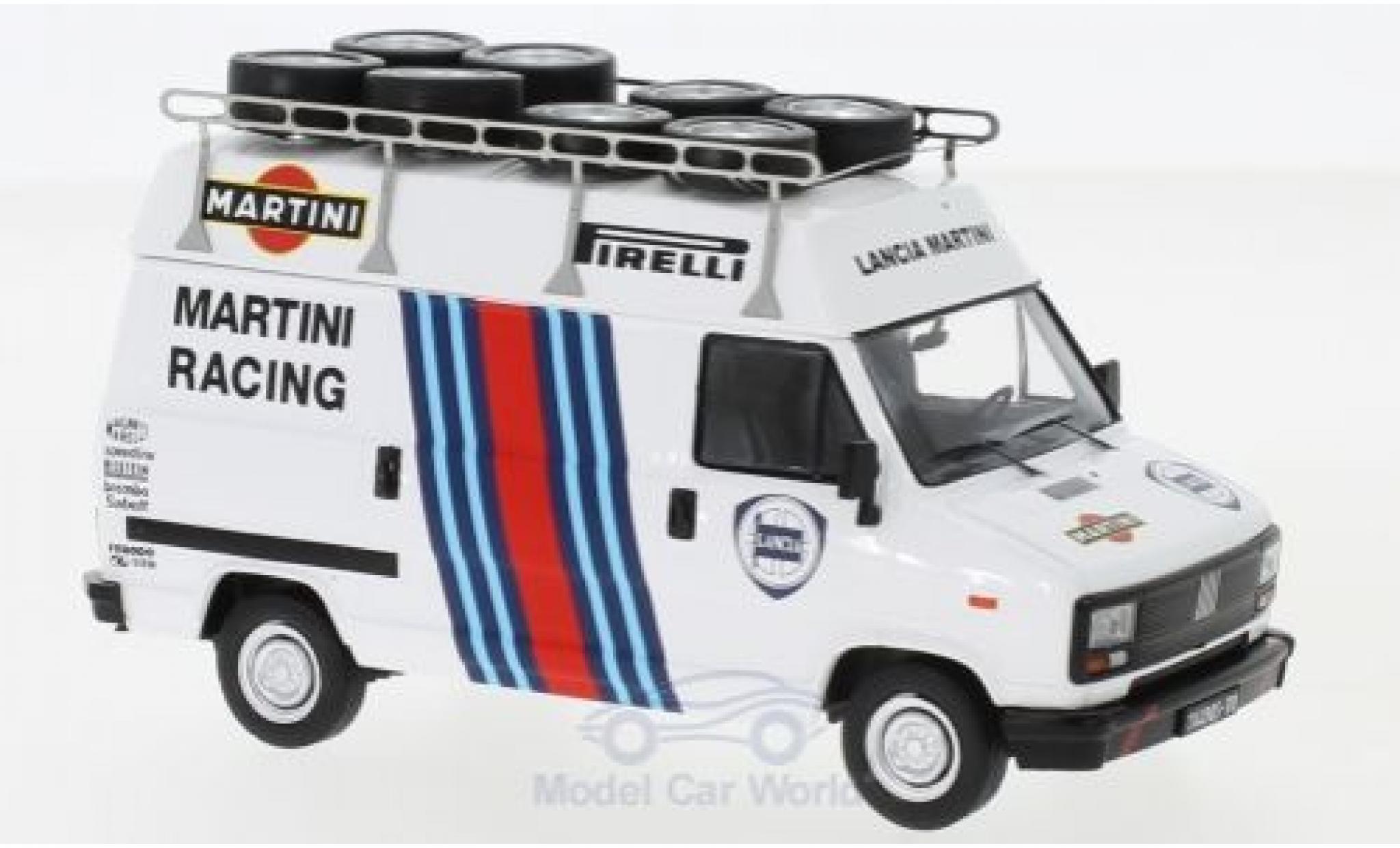 Fiat Ducato 1/43 IXO Lancia Martini Martini Rallye WM 1984 mit Dachträger und Reifen modellino in miniatura