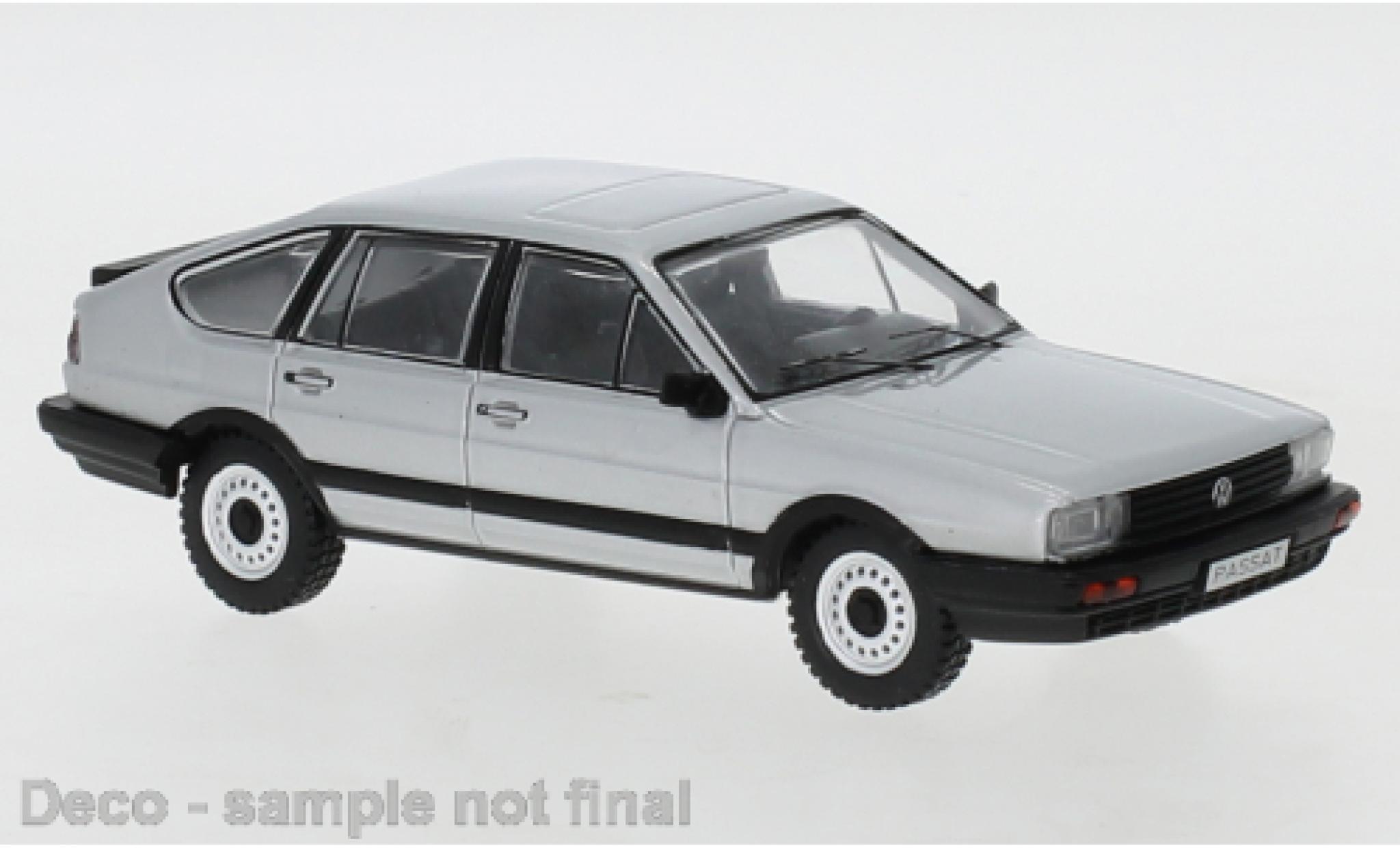 Volkswagen Passat 1/43 IXO B2 d 1985 modellino in miniatura