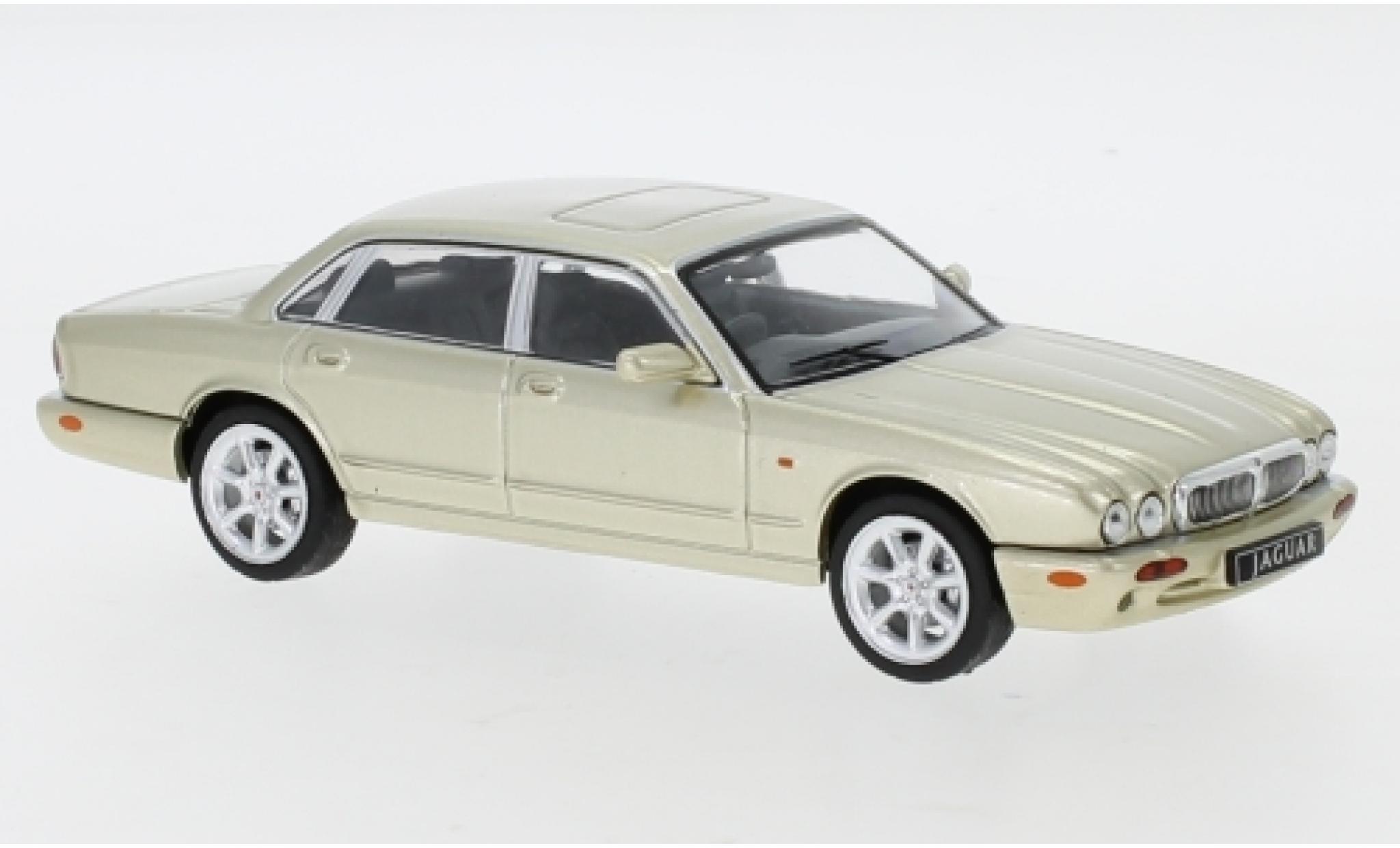 Jaguar XJ 1/43 IXO 8 (X308) metallico beige RHD 1998 modellino in miniatura