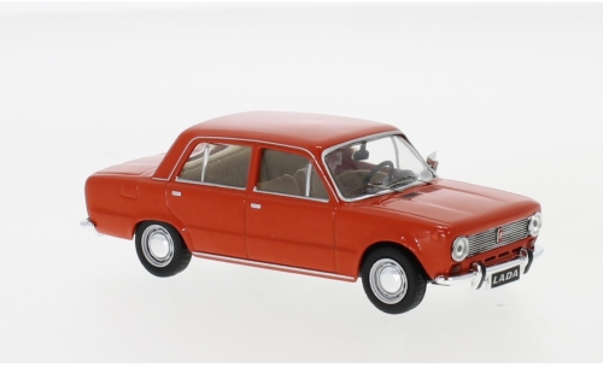Lada 1200 1/43 IXO rosso 1970 modellino in miniatura