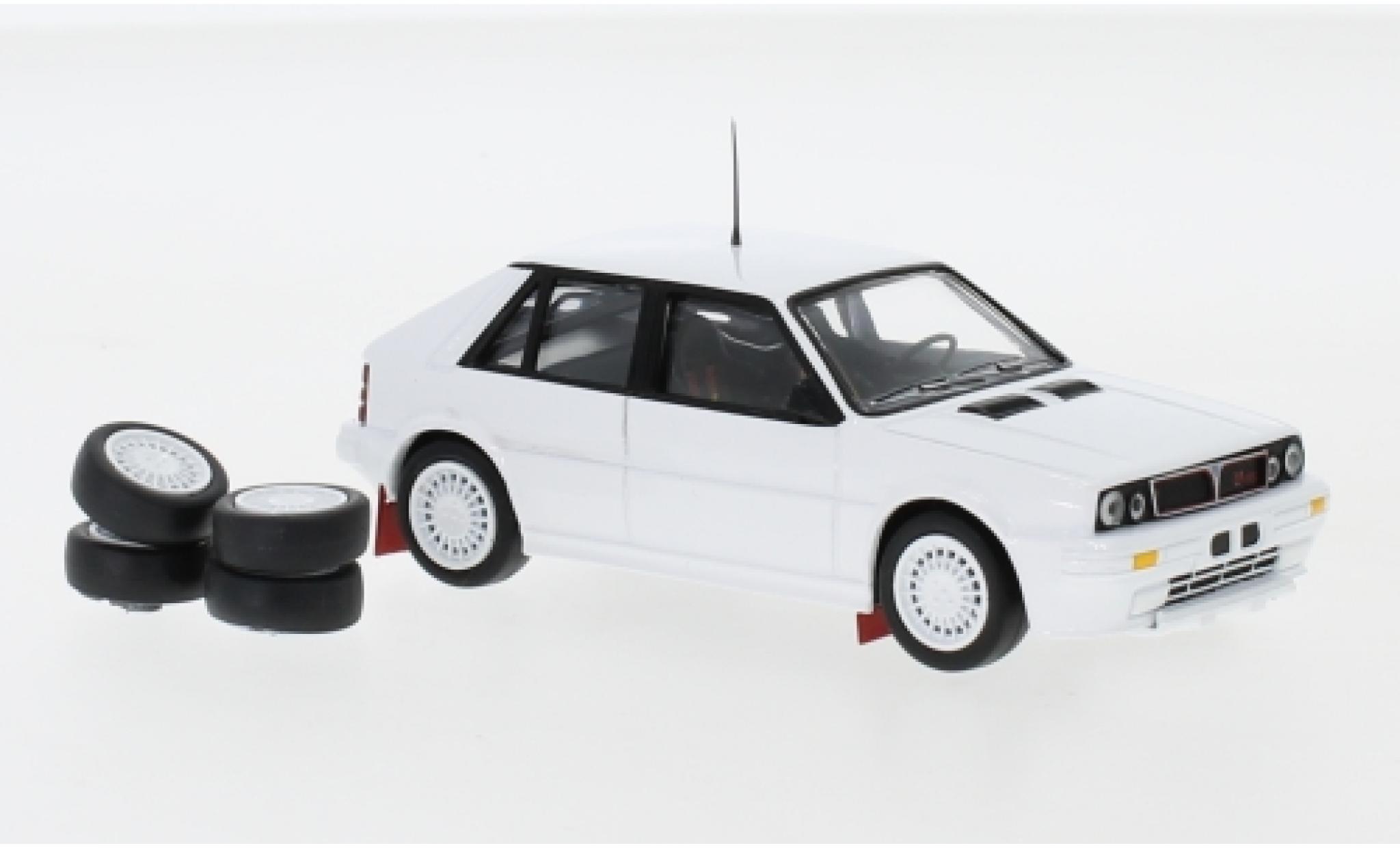 Lancia Delta 1/43 IXO HF Integrale 16V bianco 1989 Plain Body Version y compris les Zusatzteile modellino in miniatura