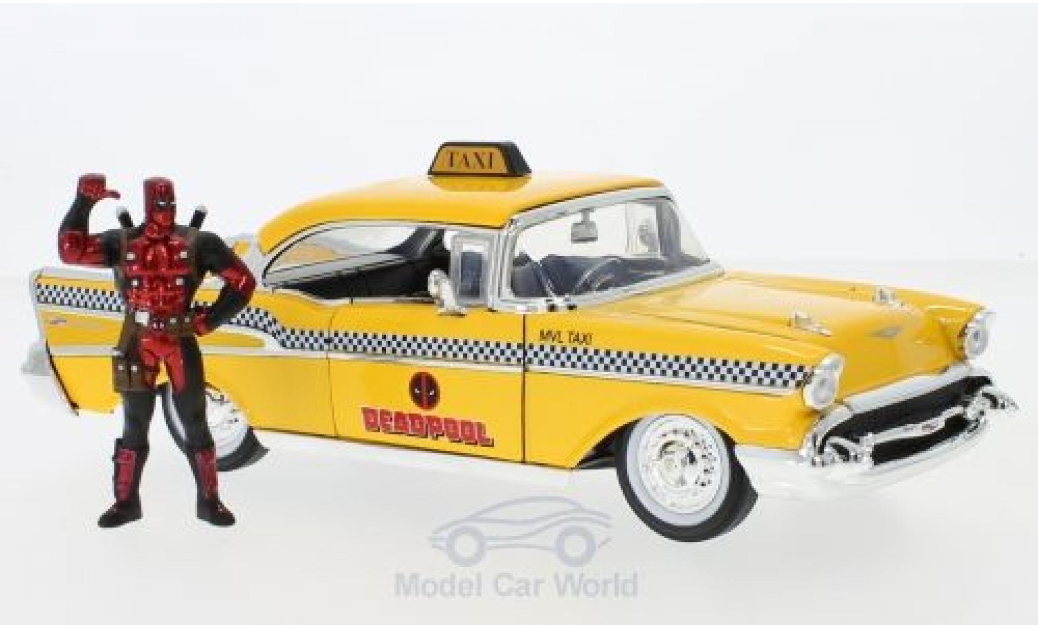 Chevrolet Bel Air 1957 1/24 Jada Toys giallo Deadpool 1957 mit Figur modellino in miniatura