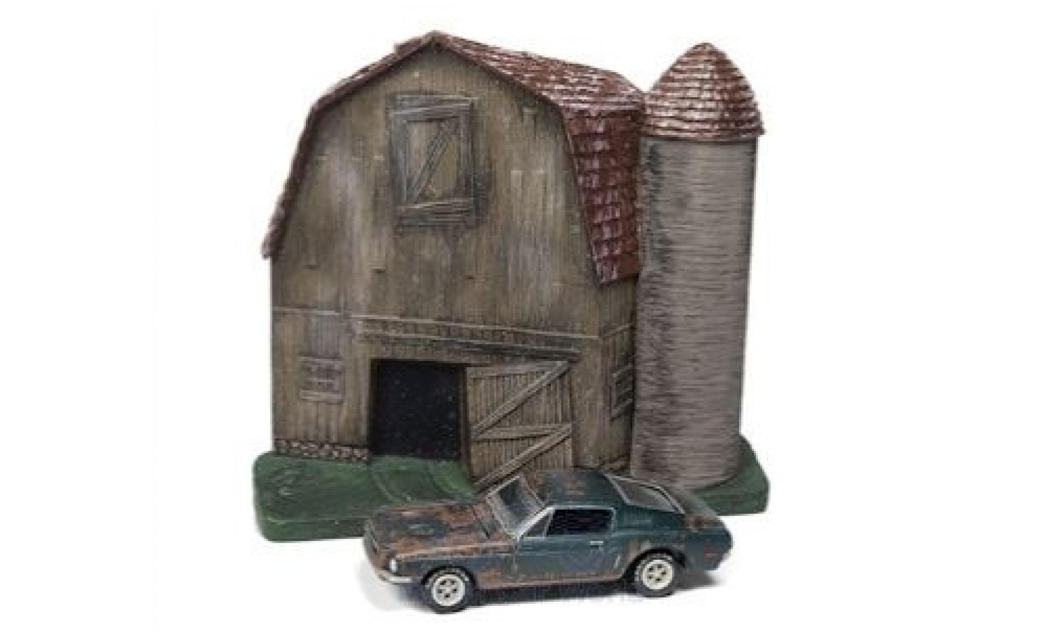 Ford Mustang 1/64 Johnny Lightning GT Fastback verde 1968 Barn Finds Series 4 Diorama mit Witterungsspuren modellino in miniatura