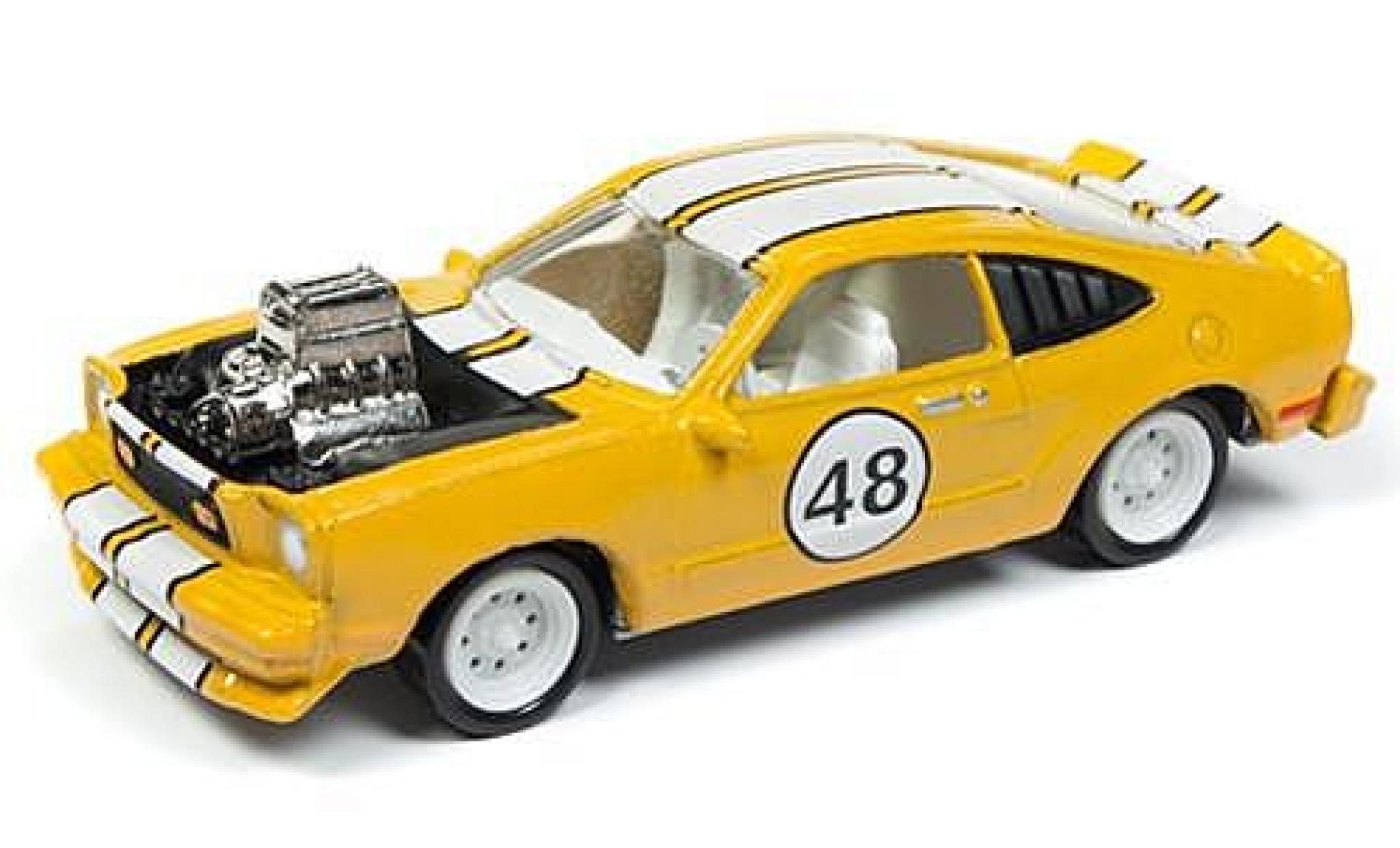 Ford Mustang 1/64 Johnny Lightning II Cobra metallico giallo/bianco The Spoilers 1976 tuning sans Vitrine modellino in miniatura