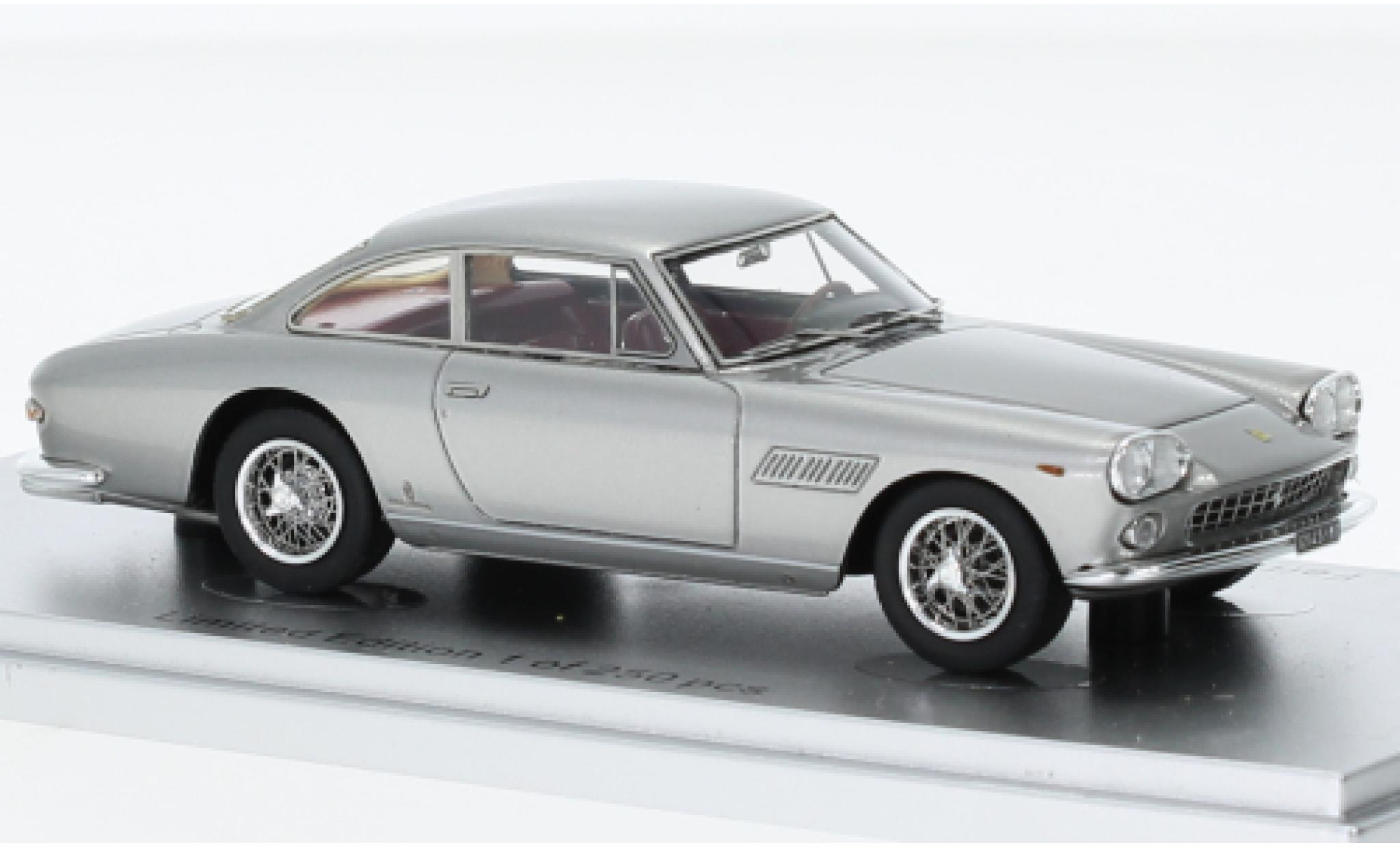 Ferrari 330 1/43 Kess GT 2+2 Berlinetta d 1964 modellino in miniatura