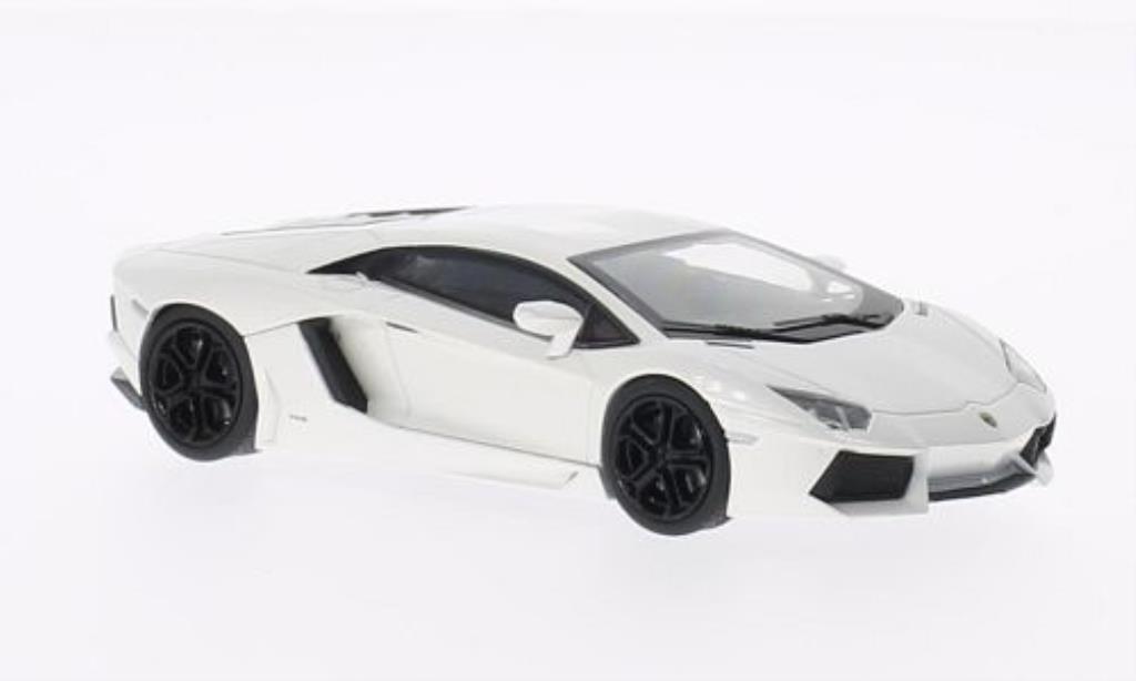 Lamborghini Aventador LP700-4 1/43 Welly LP700-4 bianco modellino in miniatura
