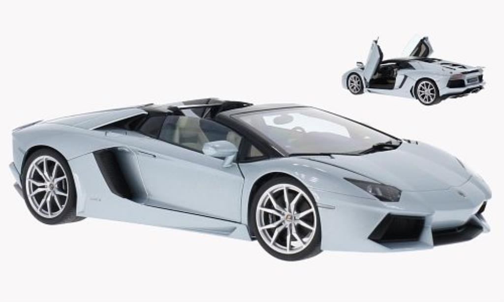 Lamborghini Aventador LP700-4 1/18 Autoart LP700-4 Roadster metallico blu 2013 modellino in miniatura
