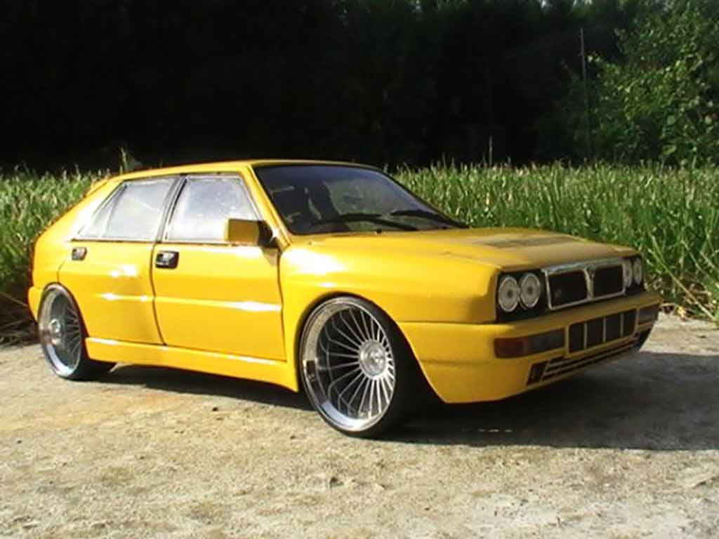 Lancia Delta HF Integrale 1/18 Ricko HF Integrale evolution 2 giallos jantes 19 pouces tuning modellino in miniatura