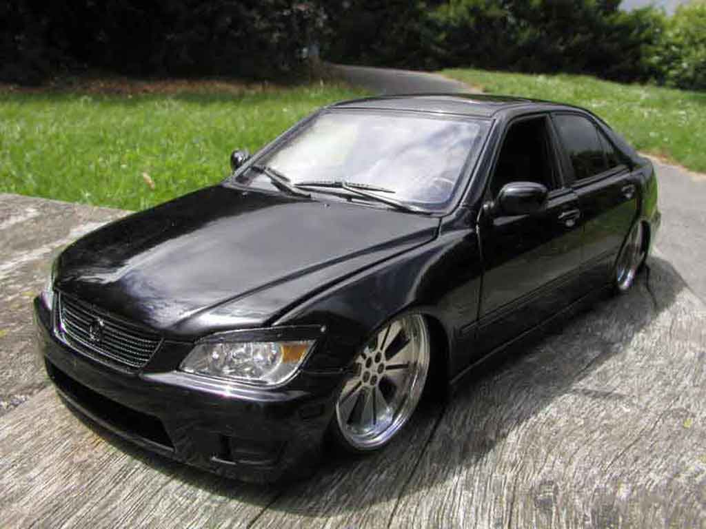 Toyota Altezza 1/18 Autoart dub tuning modellino in miniatura