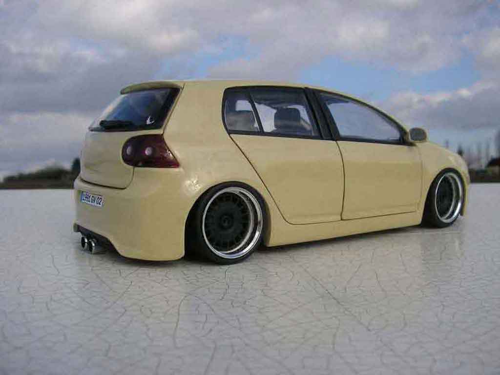 Volkswagen Golf V GTI 1/18 Burago V GTI german look tuning modellino in miniatura