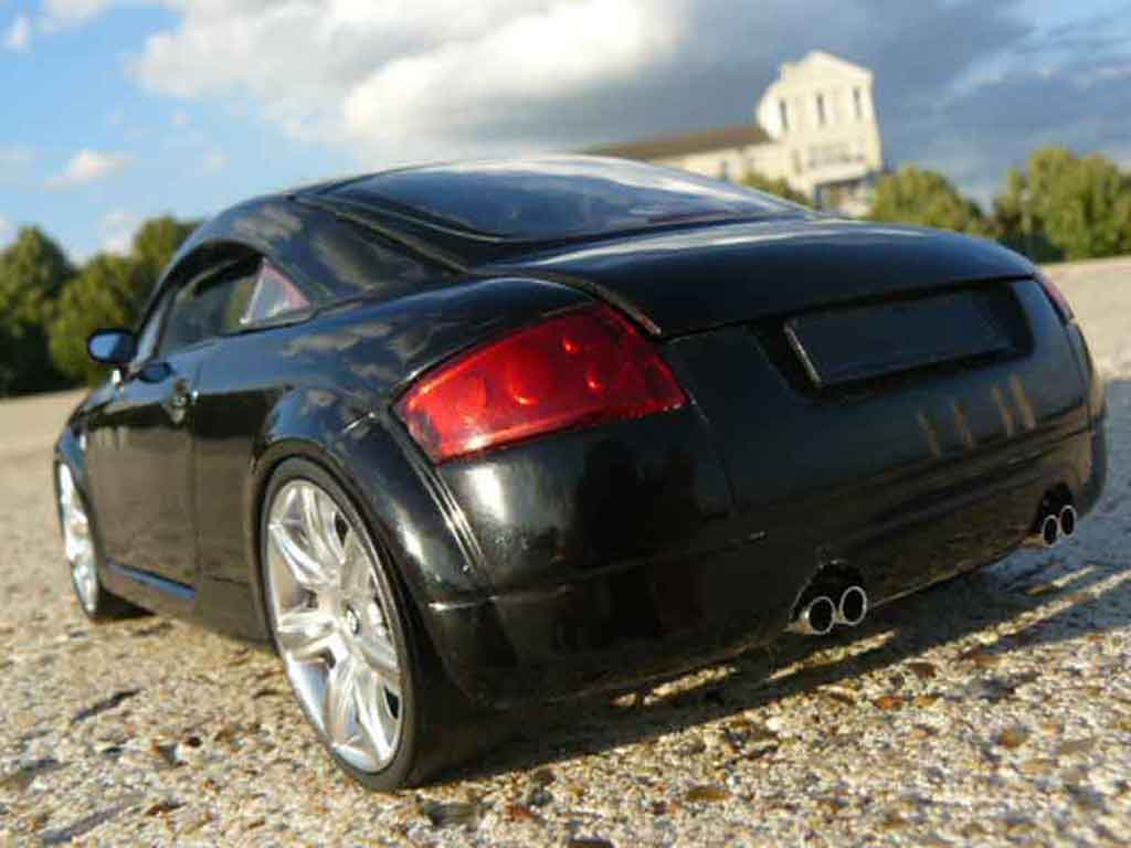 Audi TT coupe 1/18 Revell coupe nero modellino in miniatura