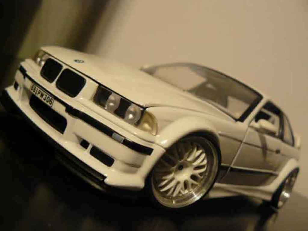 Bmw M3 E36 1/18 Ut Models GTR E36 bianco jantes bbs bords larges modellino in miniatura