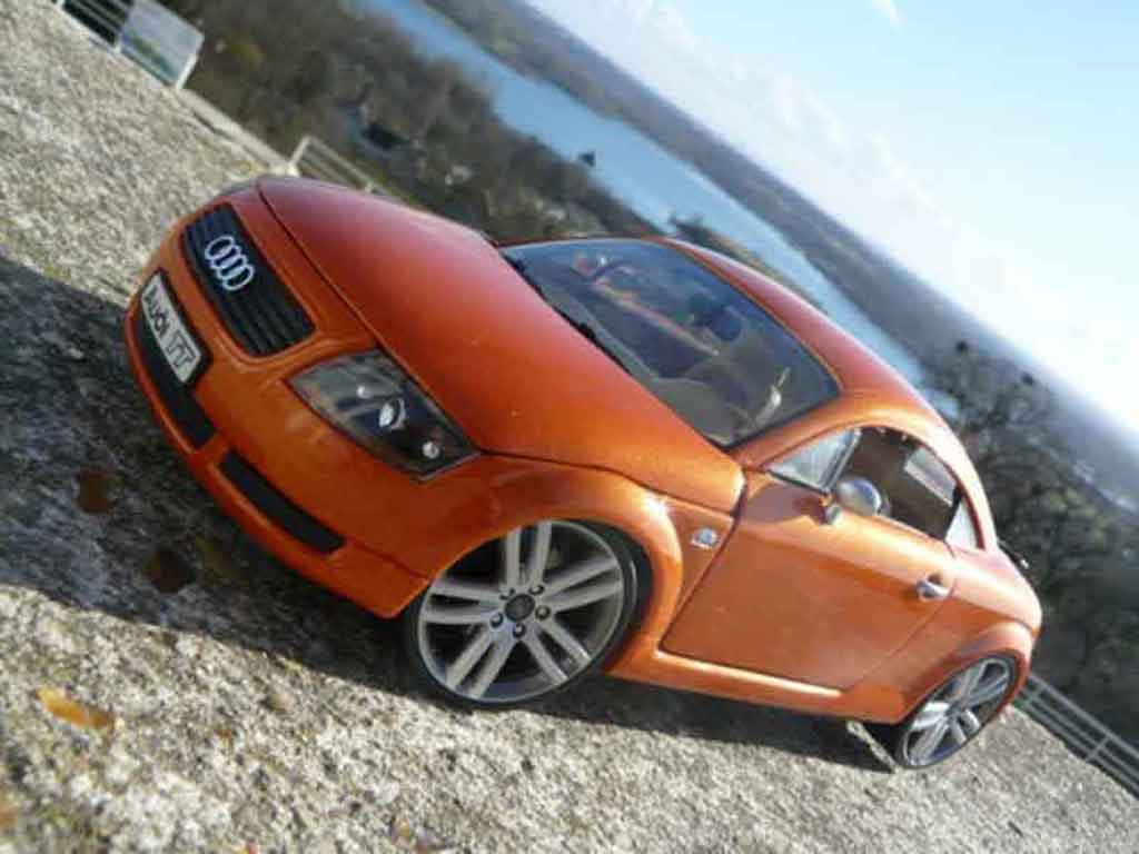 Audi TT coupe 1/18 Revell coupe s-line orange jantes 19 pouces modellino in miniatura
