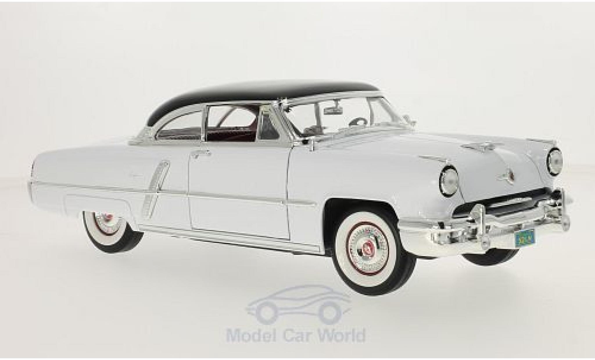 Lincoln Capri 1/18 Lucky Die Cast bianco/nero 1952 modellino in miniatura