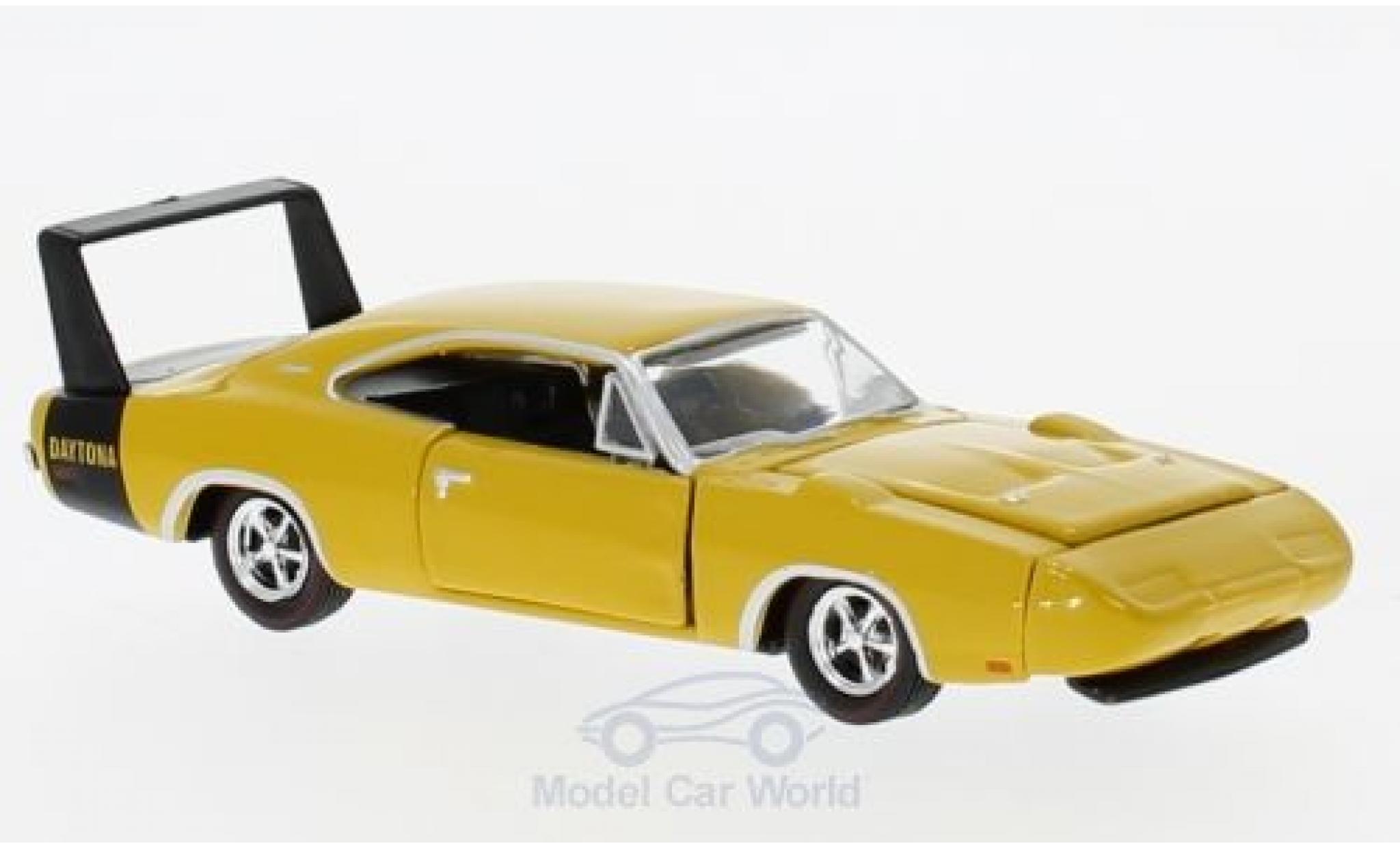 Dodge Charger Daytona 1/64 M2 Machines Daytona 440 giallo 1969 modellino in miniatura