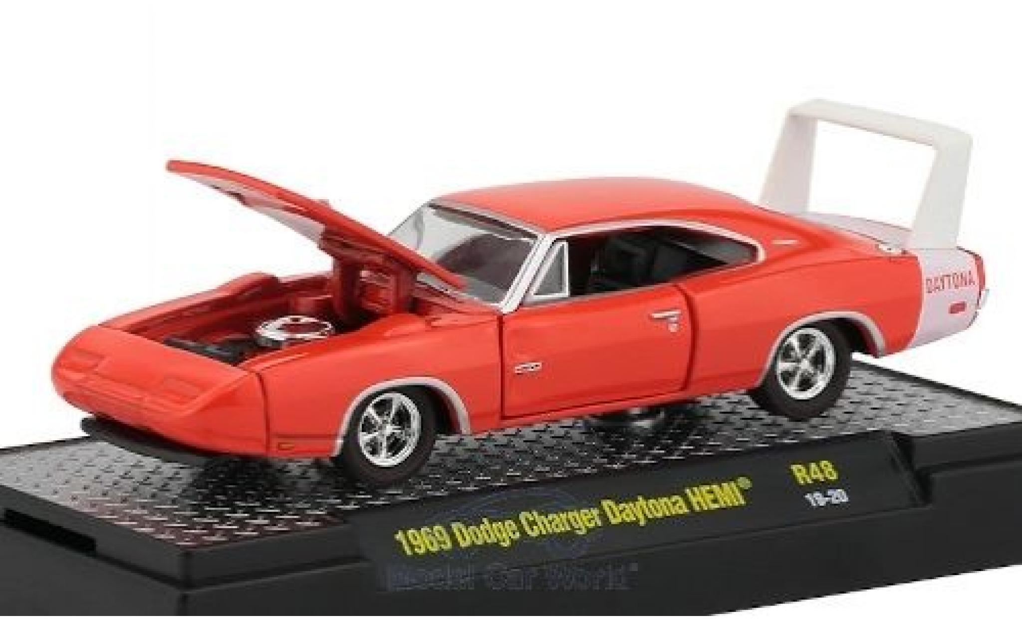 Dodge Charger 1/64 M2 Machines Daytona HEMI orange/bianco 1969 modellino in miniatura