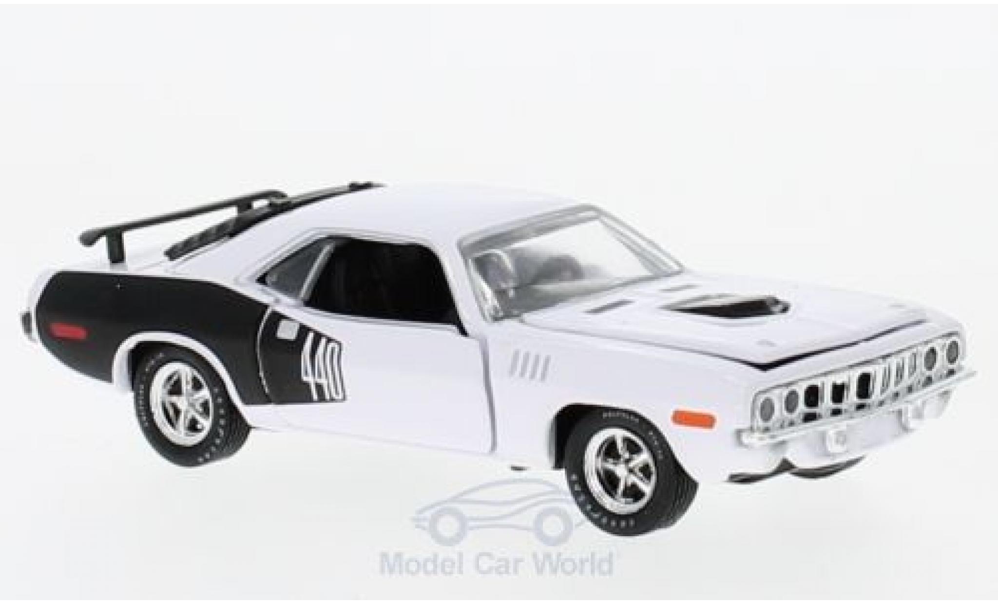 Plymouth Cuda 1971 1/64 M2 Machines 440 6-Pack bianco 1971 modellino in miniatura
