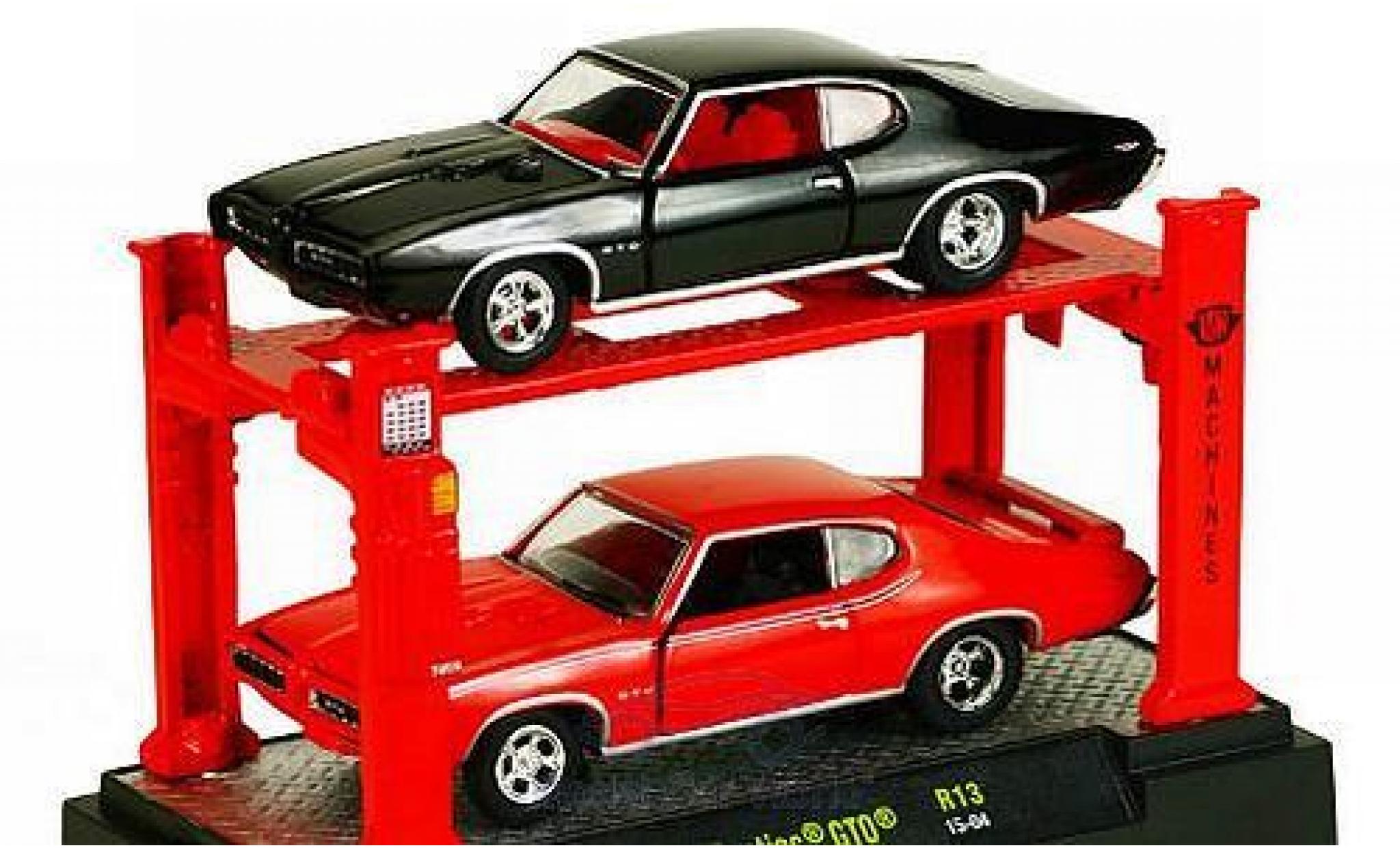 Pontiac GTO 1/64 M2 Machines 1969 Auto Lift 2er-Set: je 1x nero und rosso sowie Hebebühne modellino in miniatura