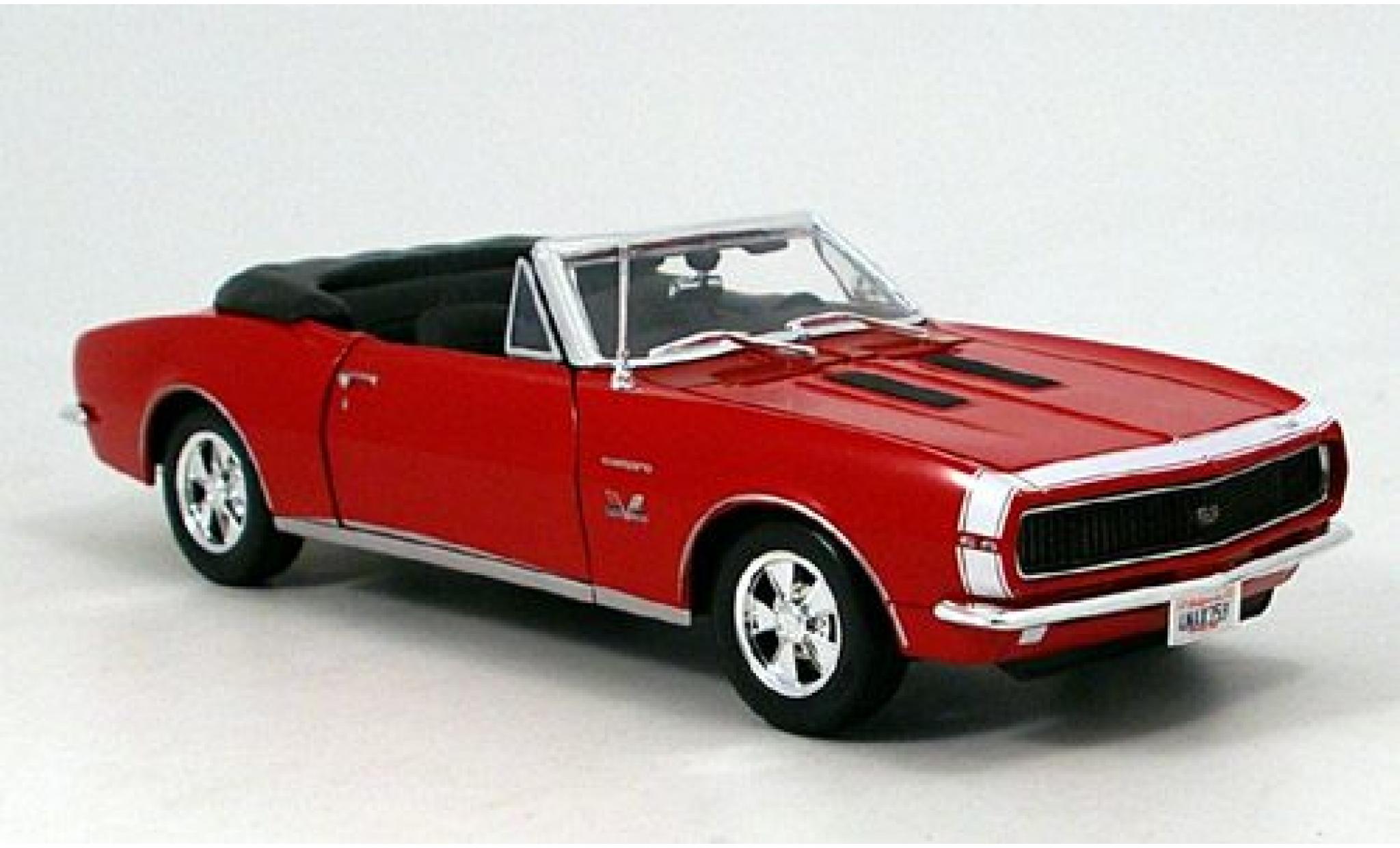 Chevrolet Camaro 1/18 Maisto SS 396 Cabriolet rosso 1967 sans Vitrine modellino in miniatura