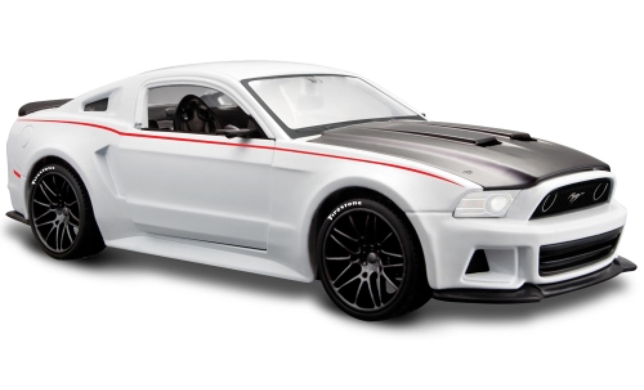 Ford Mustang 1/24 Maisto Street Racer bianco/matt-nero 2014 modellino in miniatura