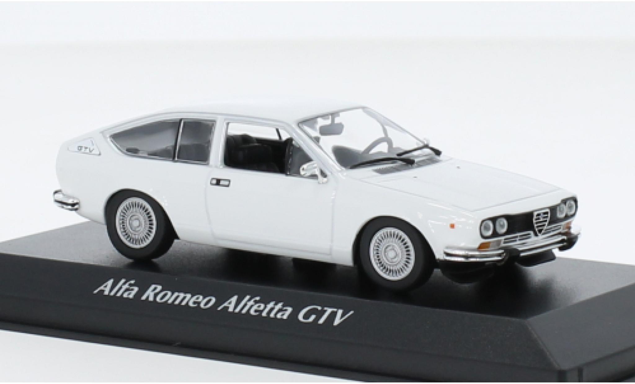 Alfa Romeo Alfetta 1/43 Maxichamps GTV bianco 1976 modellino in miniatura