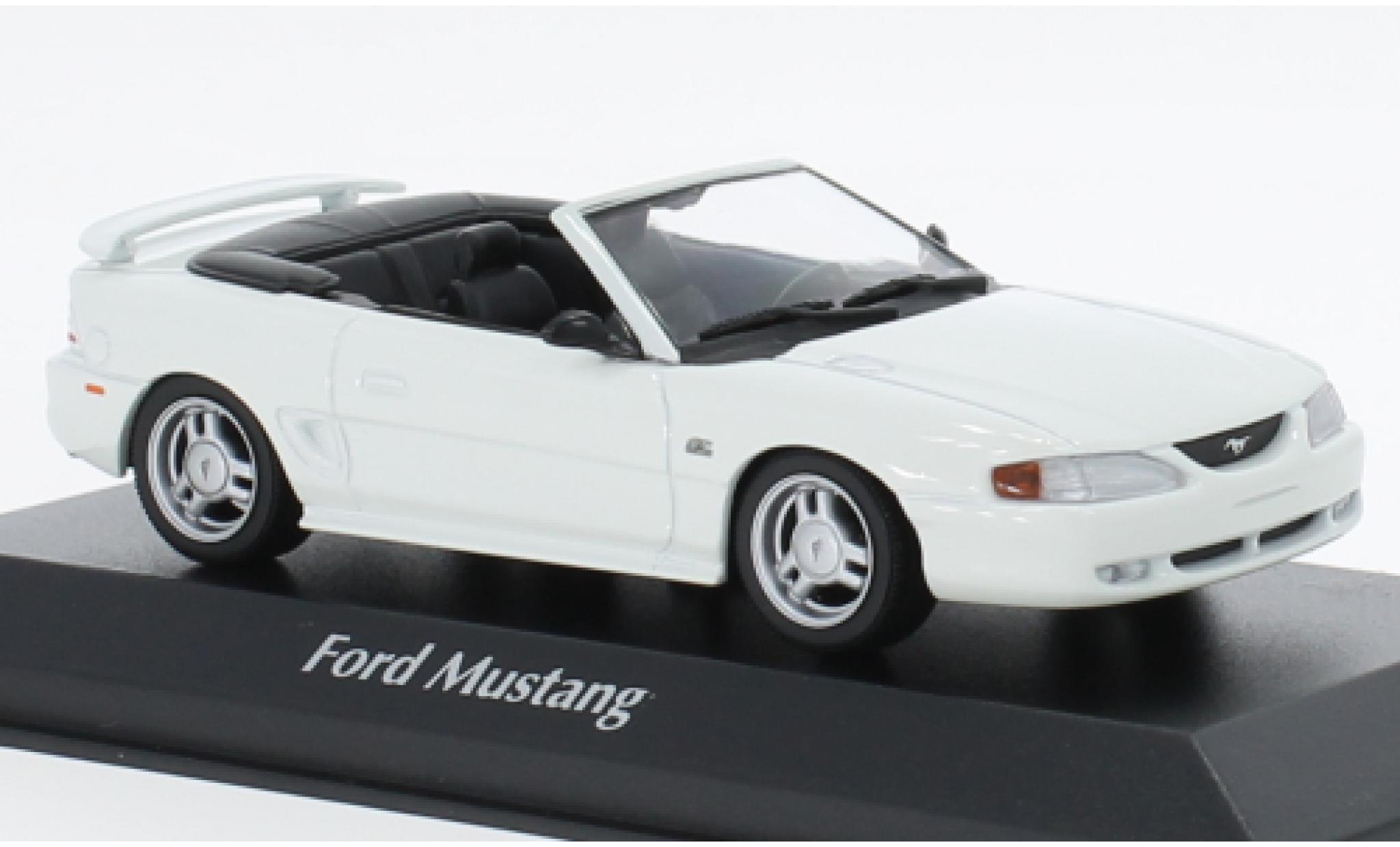 Ford Mustang 1/43 Maxichamps Cabriolet bianco 1994 modellino in miniatura