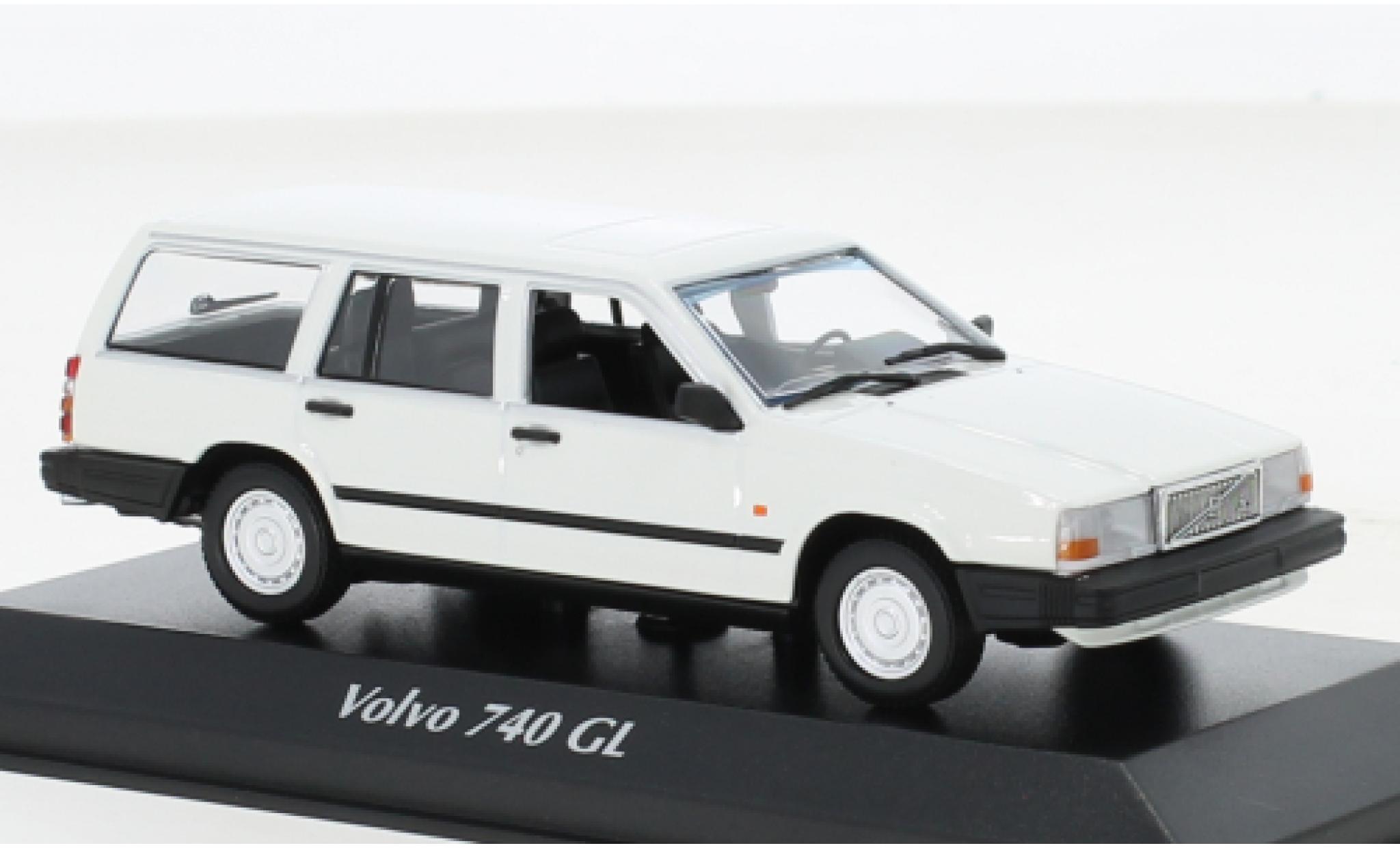 Volvo 740 1/43 Maxichamps Break bianco 1986 modellino in miniatura