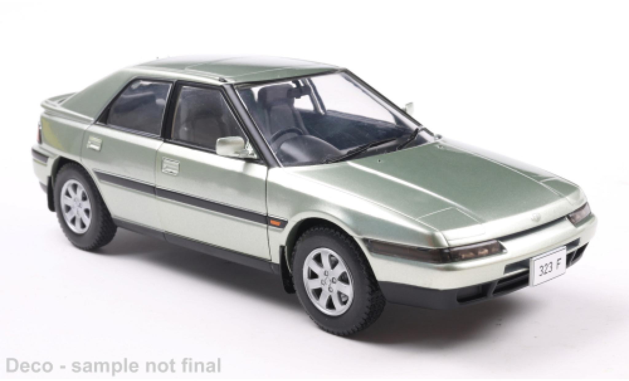 Mazda 323 1/24 WhiteBox F grün 1:24 modellino in miniatura
