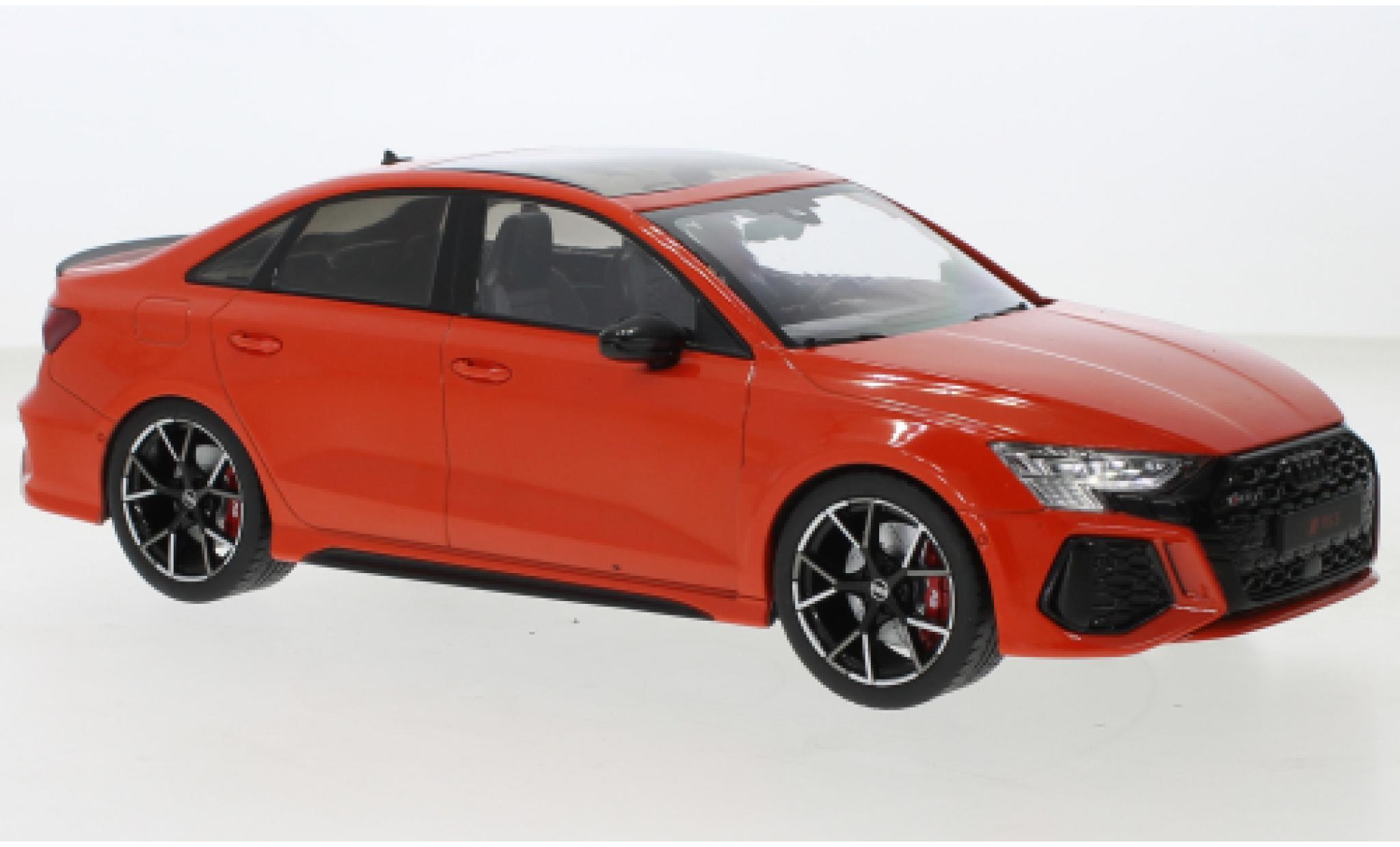 Audi RS3 1/18 MCG Limousine rosso 2022 modellino in miniatura