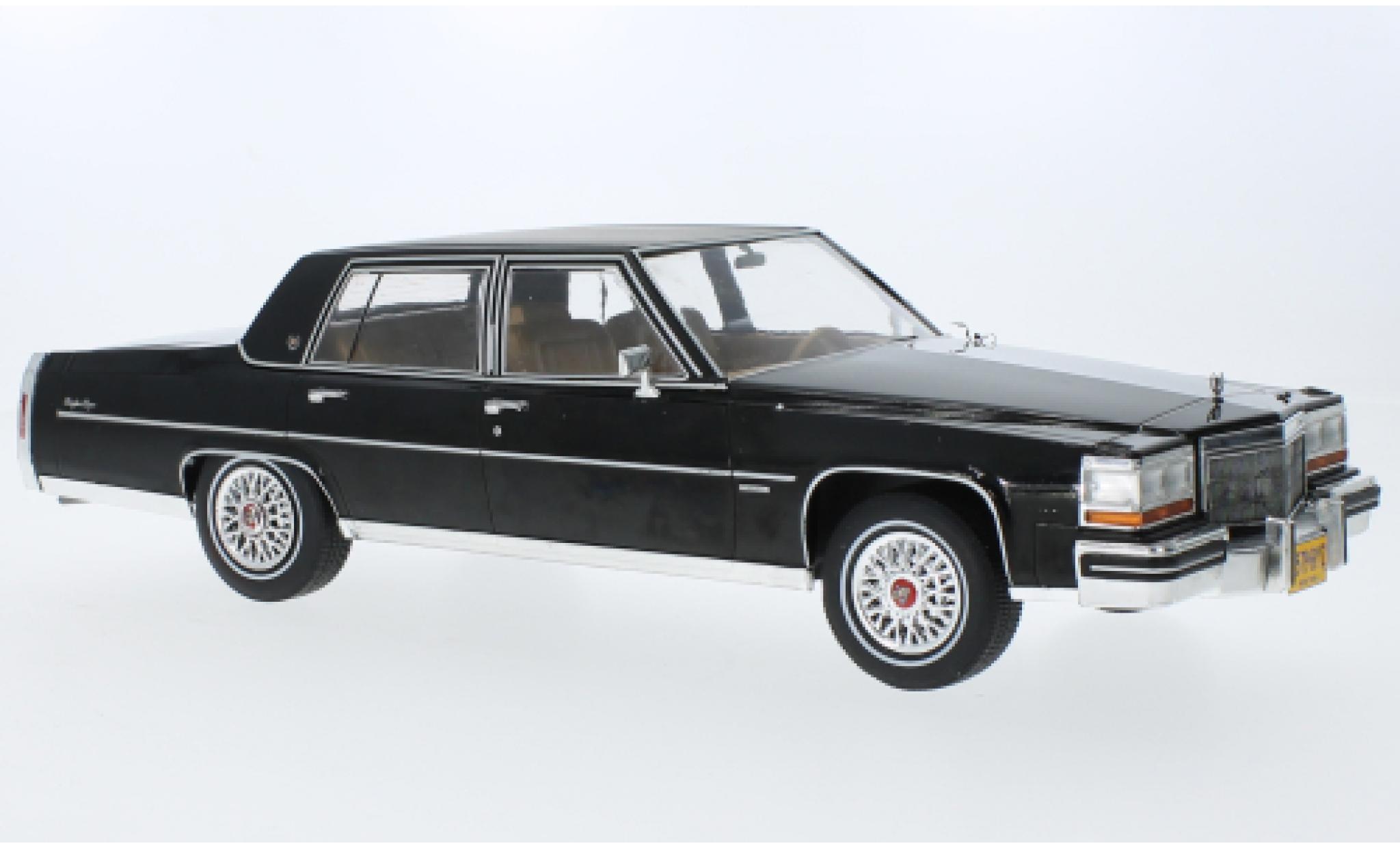 Cadillac Fleetwood 1/18 MCG Brougham nero 1982 modellino in miniatura