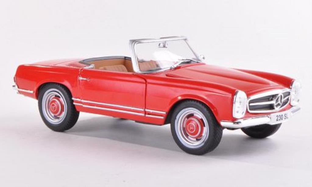 Mercedes 230 SL 1/24 WhiteBox SL (W113) rosso 1965 modellino in miniatura