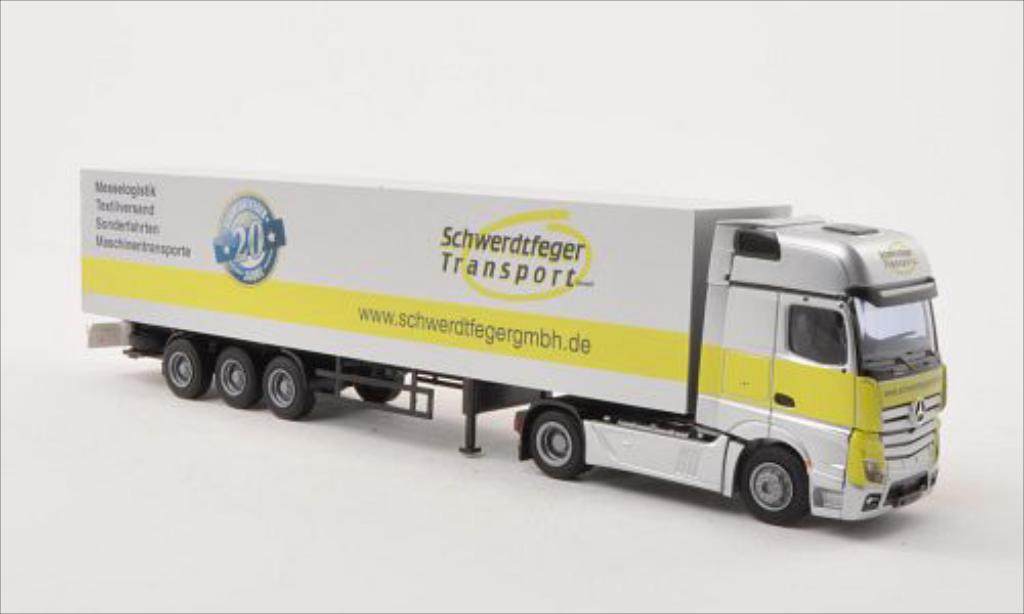 Mercedes Actros 1/87 AWM 2 Gigaliner Schwerdtfeger Koffer-SZ modellino in miniatura