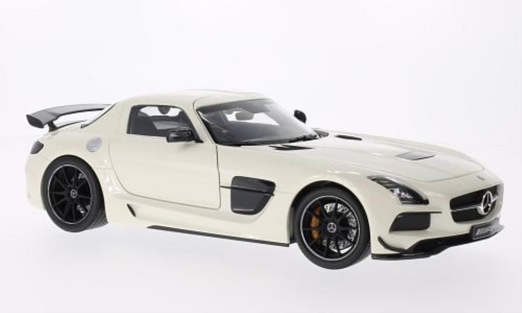 Mercedes SLS 1/18 Minichamps AMG (C197) Black Series bianco 2013 modellino in miniatura