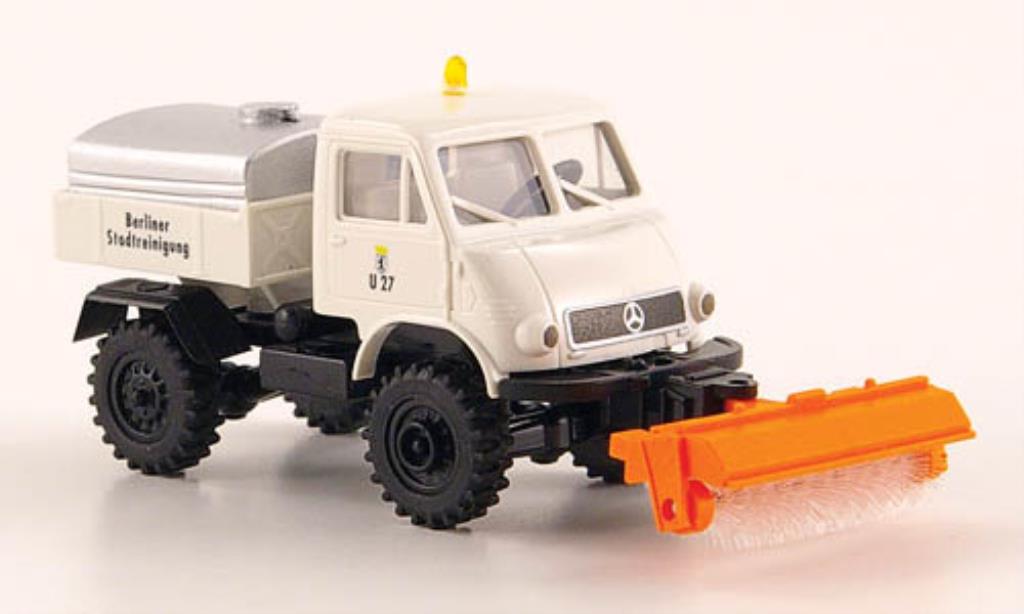 Mercedes Unimog 1/87 Brekina 402 BSR u 27 mit Frontkehrer und Tank modellino in miniatura
