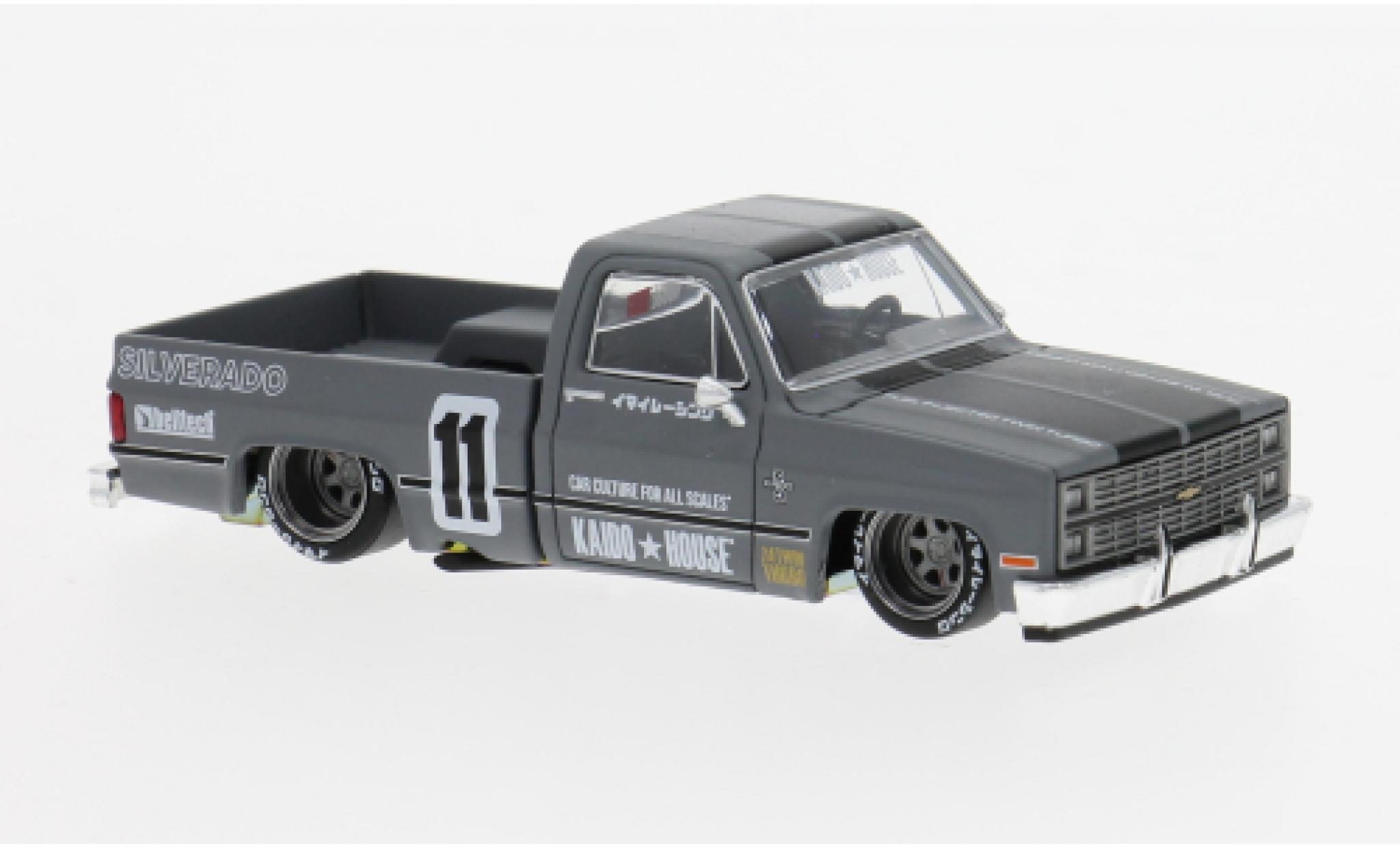 Chevrolet Silverado 1/64 Mini GT grau 1980 1:64 modellino in miniatura