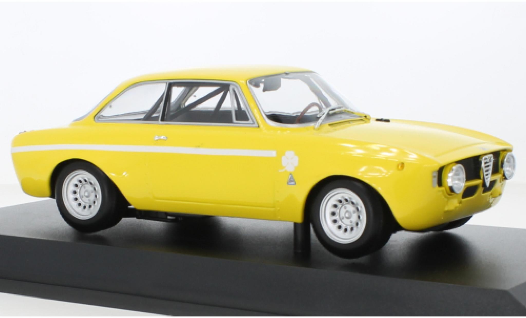 Alfa Romeo GT 1/18 Minichamps A 1300 Junior giallo 1971 modellino in miniatura