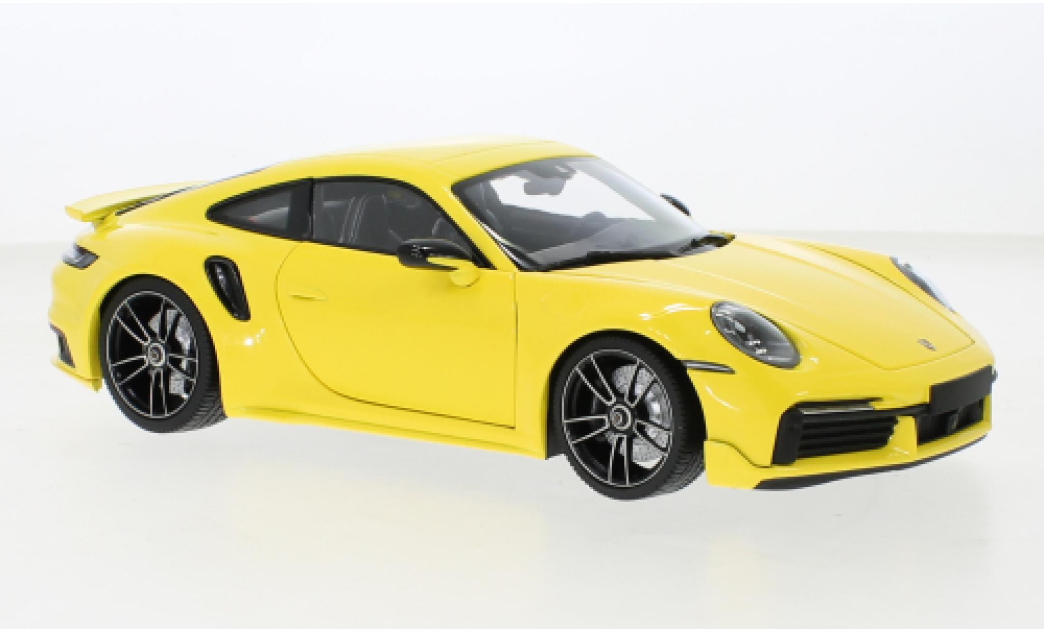Porsche 992 Turbo s 1/18 Minichamps 911  Turbo S Sport Design giallo 2021 modellino in miniatura