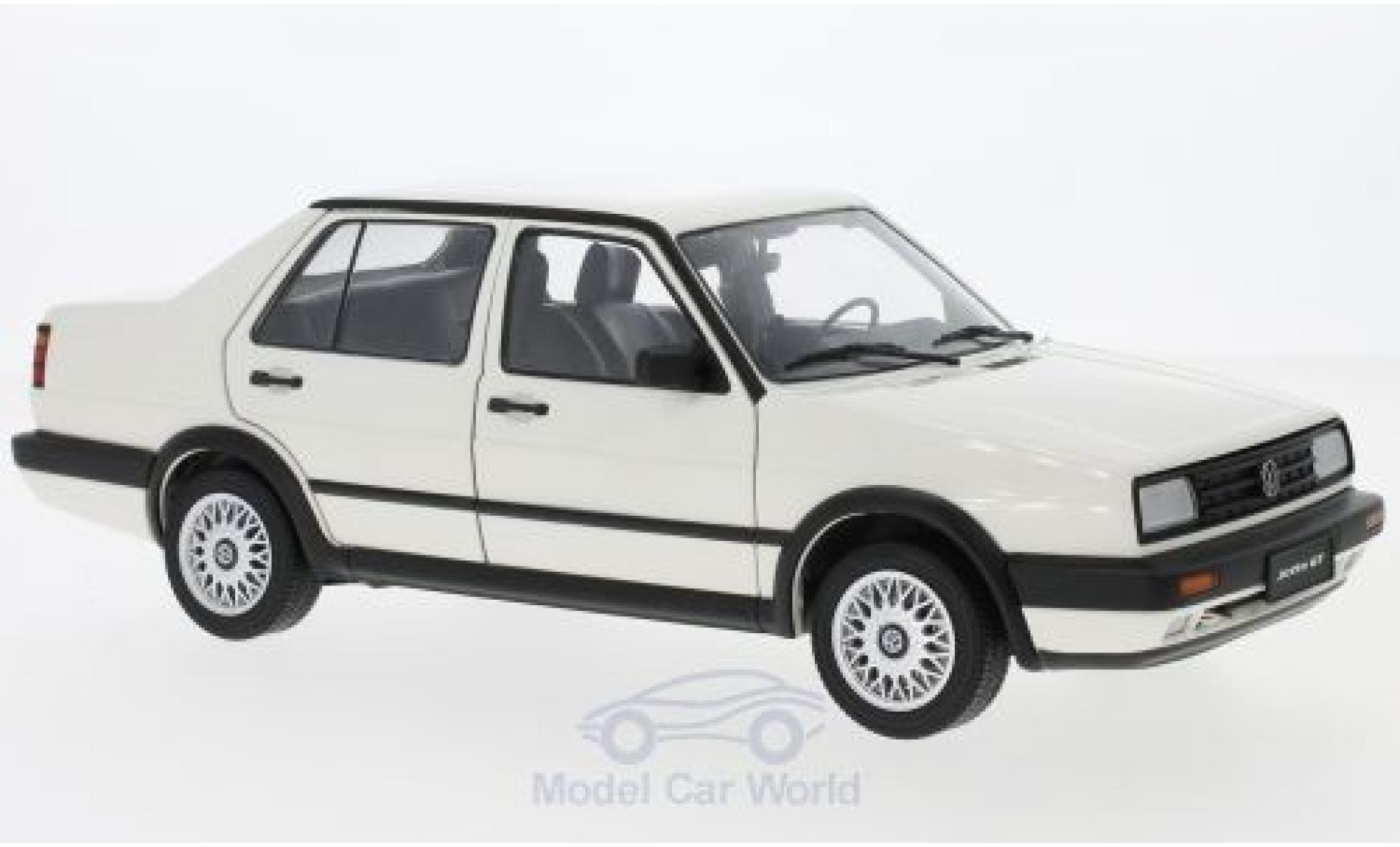 Volkswagen Jetta 1/18 Mission Model GT bianco modellino in miniatura