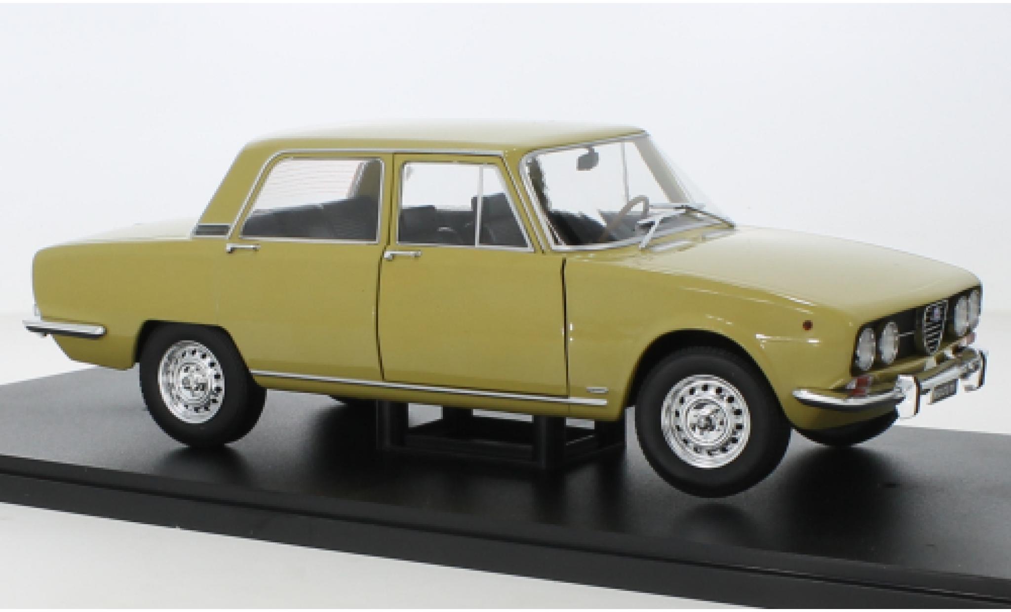 Alfa Romeo 2000 1/18 Mitica Berlina giallo 1971 modellino in miniatura
