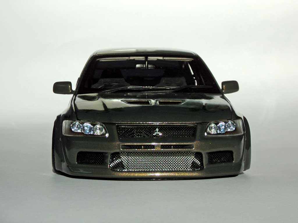 Mitsubishi Lancer Evolution VII 1/18 Autoart Evolution VII kit carrosserie peinture dragons tuning modellino in miniatura