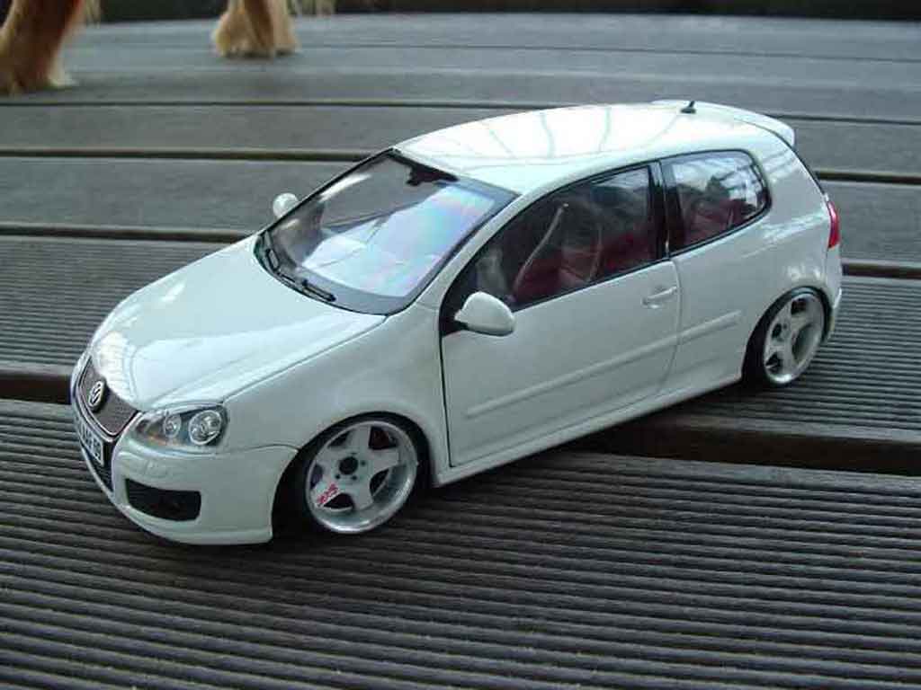 Volkswagen Golf V GTI 1/18 Burago V GTI bianco rs style tuning modellino in miniatura