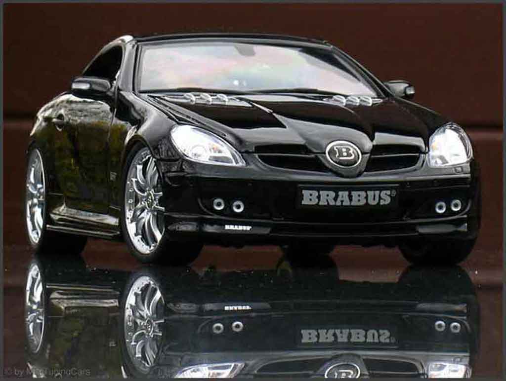 Mercedes Classe SLK 1/18 Maisto nero brabus tuning modellino in miniatura
