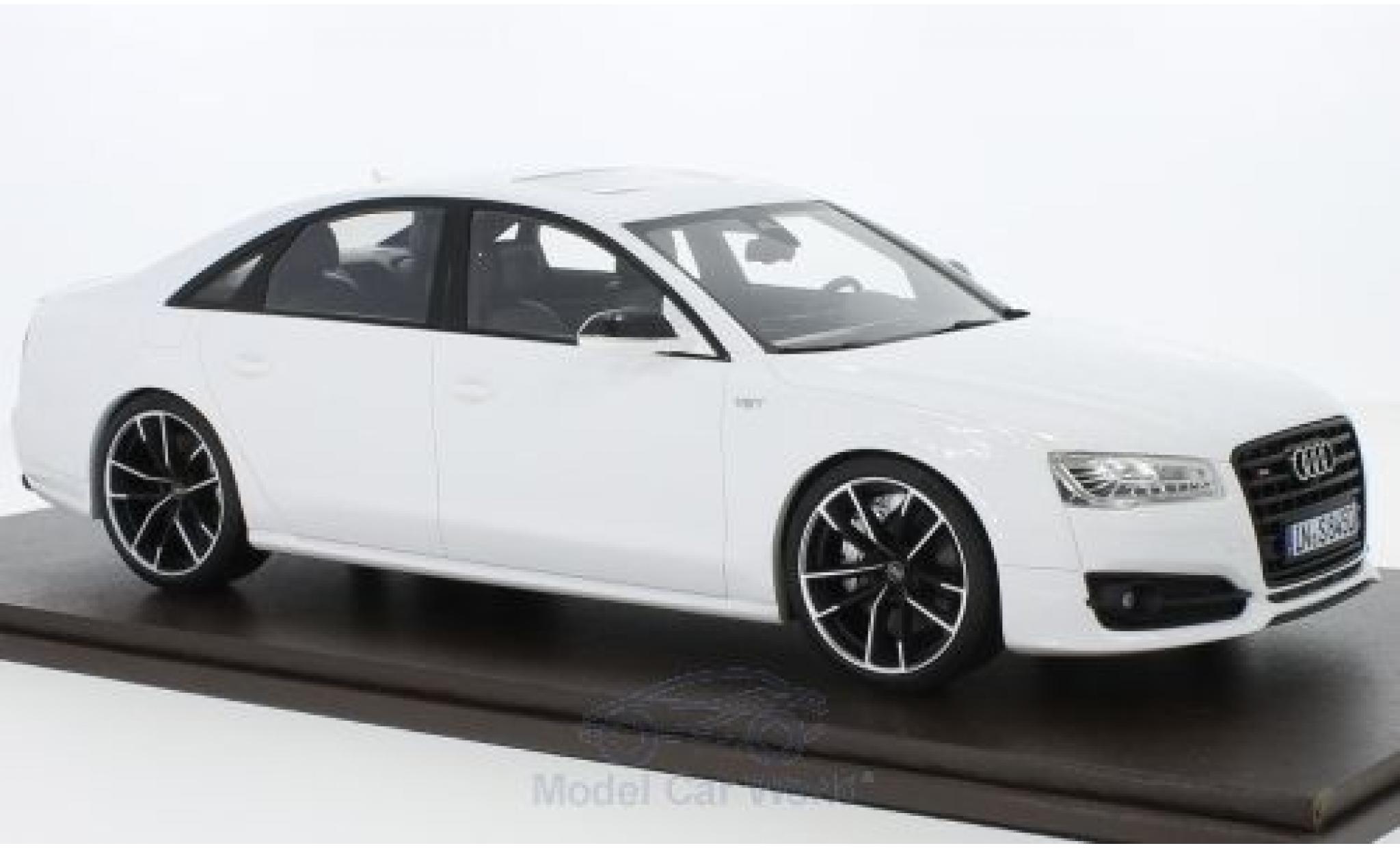Audi S8 1/18 Motorhelix Plus bianco 2017 modellino in miniatura