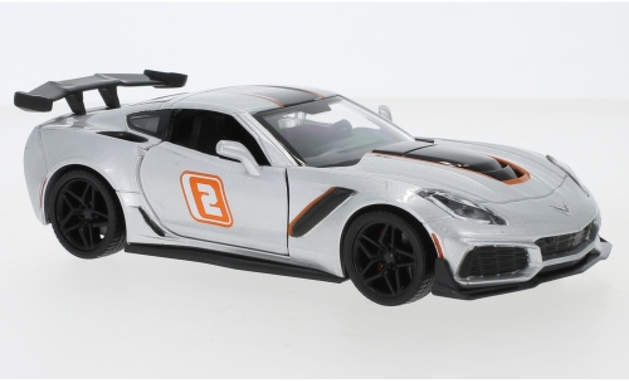 Chevrolet Corvette 1/24 Motormax C7 ZR1 grigio/Dekor 2019 No.2 modellino in miniatura