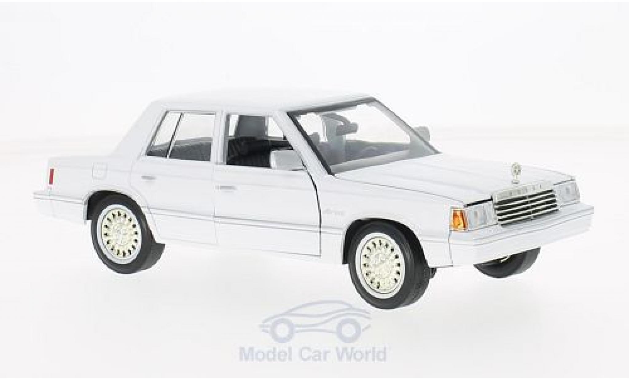 Dodge Aries 1/24 Motormax K bianco 1982 modellino in miniatura
