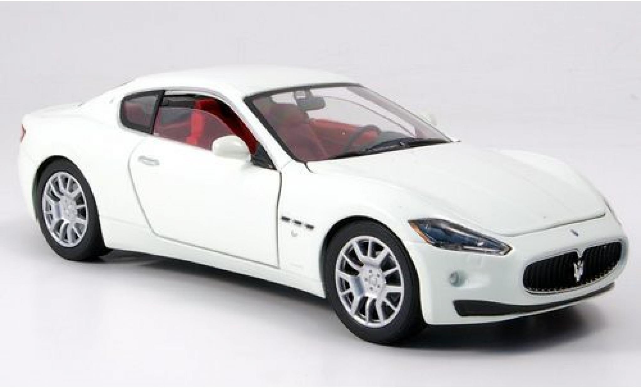 Maserati Gran Turismo 1/24 Motormax bianco sans Vitrine modellino in miniatura