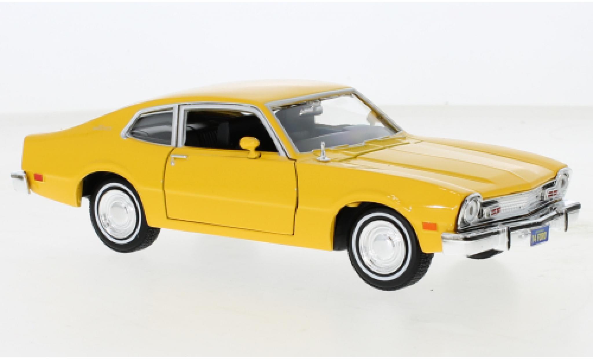 Ford Maverick 1/24 Motormax giallo 1974 modellino in miniatura