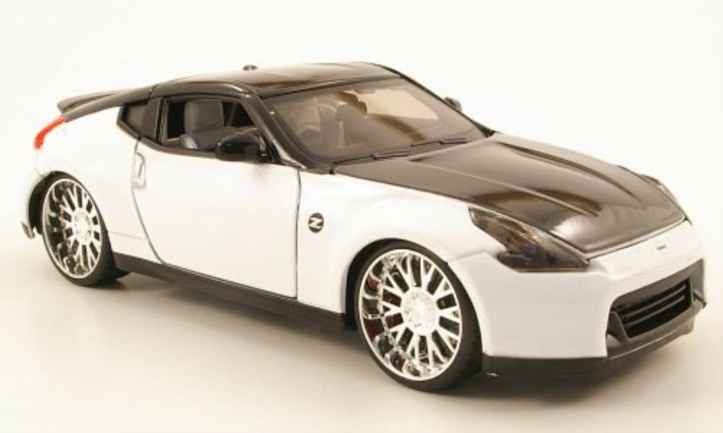 Nissan 370Z 1/24 Maisto bianco/nero Tuningversion 2009 modellino in miniatura